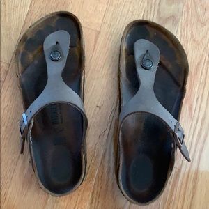 Birkenstock Gizeh!! Super comfortable shoes!!